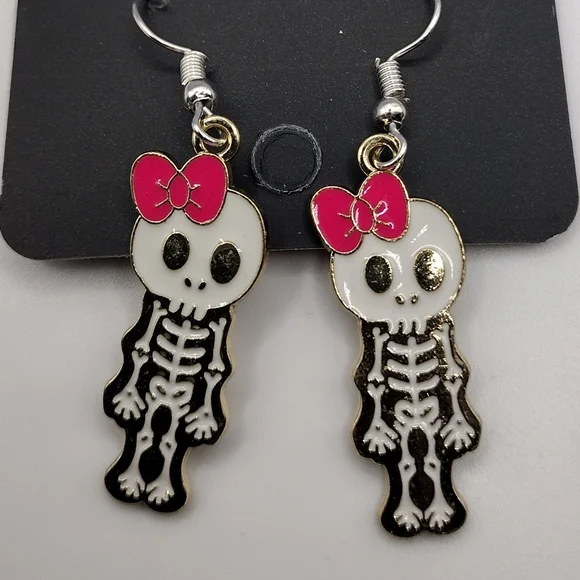 Skeleton gal Earrings - Picture 4 of 4